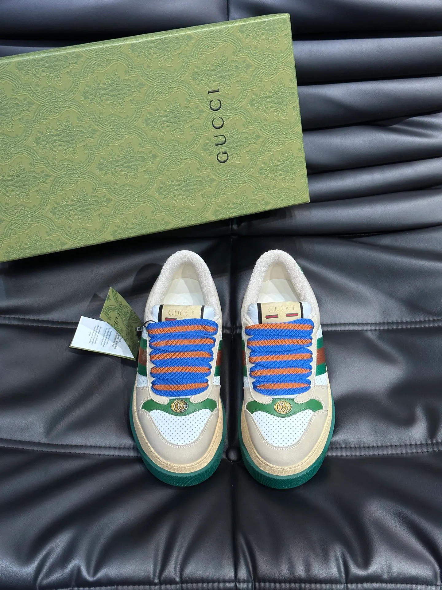 Men's men's shoes 💰p500 "GUCC*" Screener series 👫 Couple style GG thick-soled sneakers, the Screener series is inspired by the classic sneakers of the 1970s, cleverly incorporating the retro Gucci logo, two-color waterproof platform soles, and 5CM thick soles to enhance the aura, conveying the new design concept that a single product should be permanently accompanied by the passage of time, creating a retro distressed effect, decorated with metallic double G oval enamel details! High-quality, versatile classic items, highly recommended. Size female 35-39, male 38-44